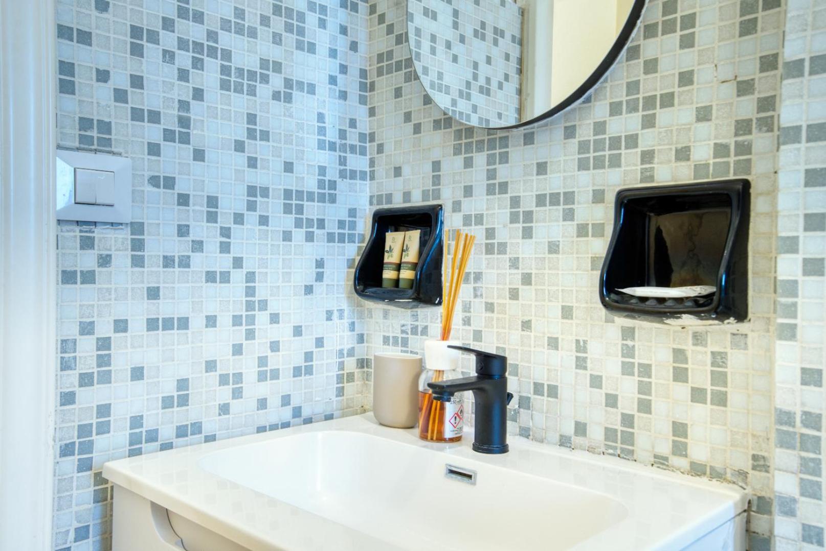 Italianflat - Elegant Suites With Balcony In Navigli Milan Bagian luar foto