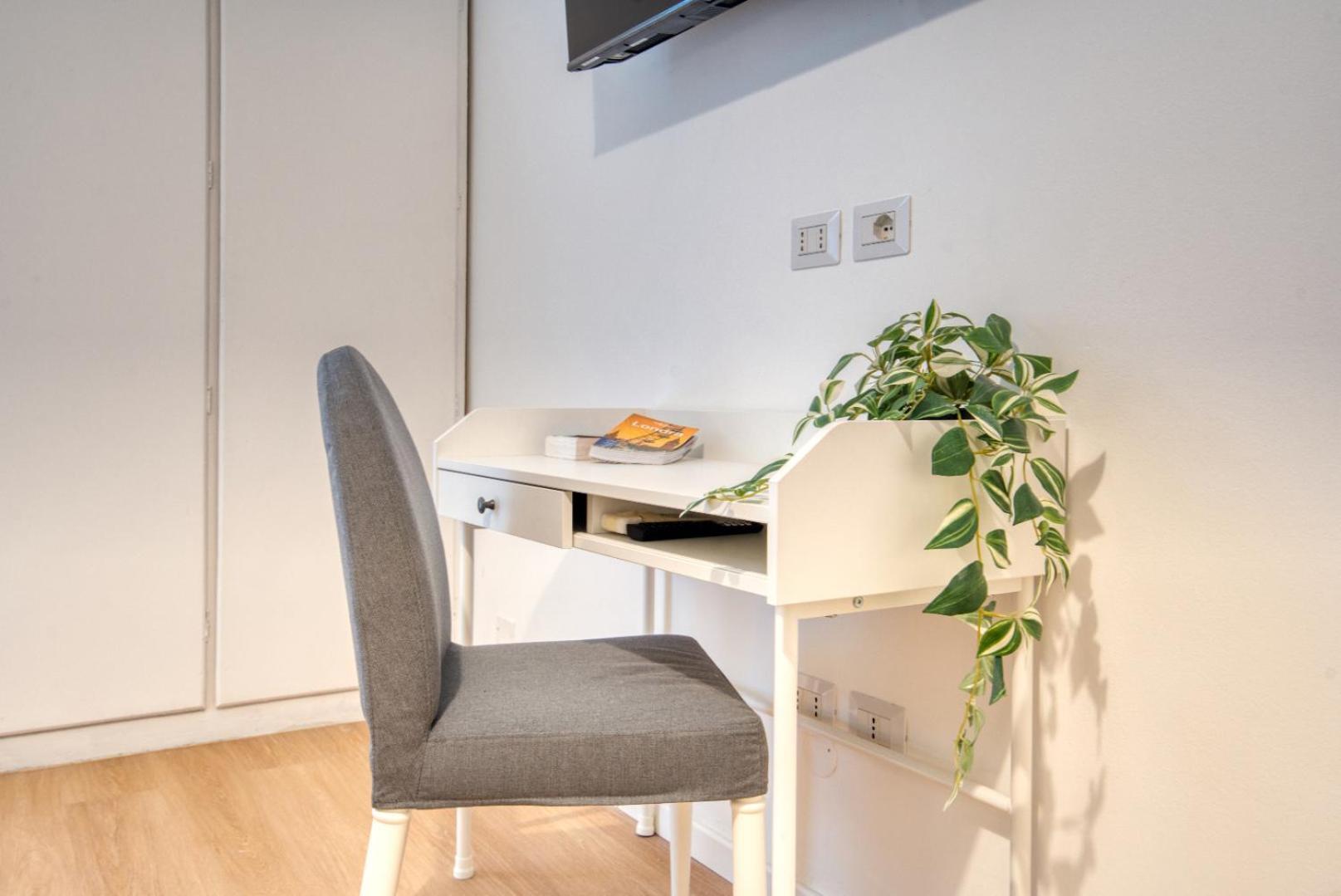Italianflat - Elegant Suites With Balcony In Navigli Milan Bagian luar foto